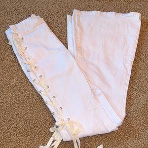 White high rise flare jeans. Size : W26 L32